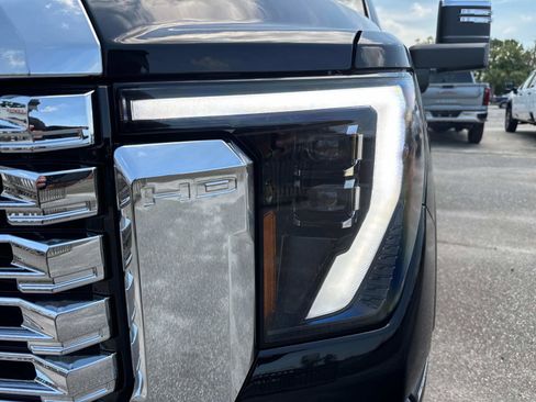 New 2025 GMC Sierra 2500 Denali w/ Denali Reserve Package image 9