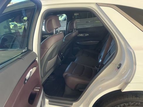 Used 2022 Genesis GV70 2.5T w/ Advanced Package image 33