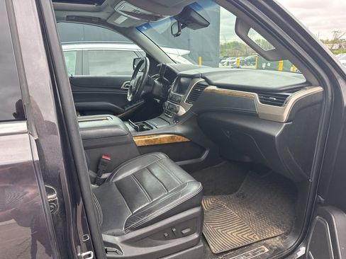 Used 2017 GMC Yukon Denali image 3