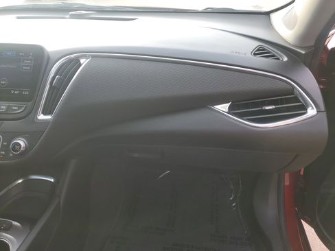 Used 2021 Chevrolet Malibu LT image 34