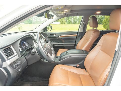 Used 2017 Toyota Highlander Limited Platinum AWD/4WD image 12