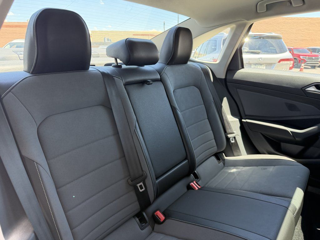 Used 2025 Volkswagen Jetta SE w/ Sunroof Package FWD image 38