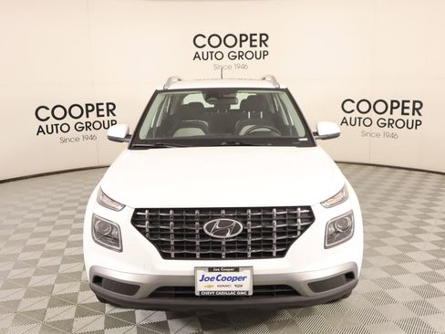 Used 2025 Hyundai Venue SEL image 8