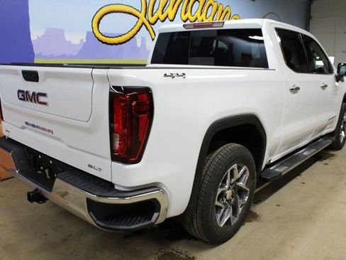 New 2026 GMC Sierra 1500 SLT image 5