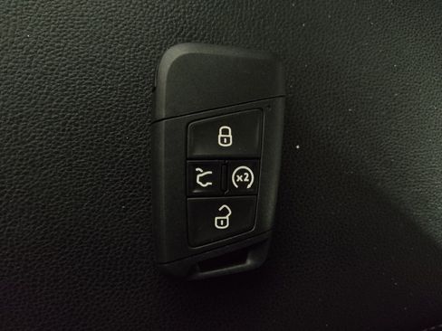 Used 2023 Volkswagen Jetta SE w/ Panoramic Sunroof Package image 32