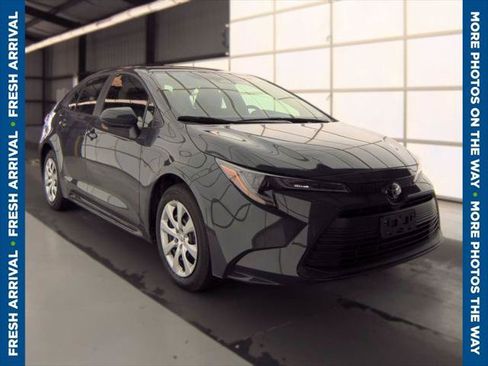 Certified 2025 Toyota Corolla LE FWD image 1