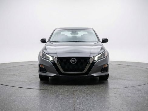 Used 2025 Nissan Altima 2.5 SV image 2