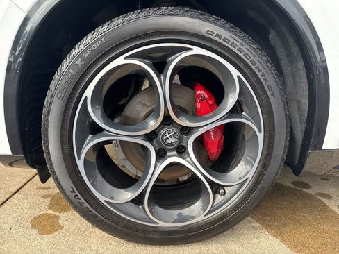 Used 2024 Alfa Romeo Stelvio Veloce image 23