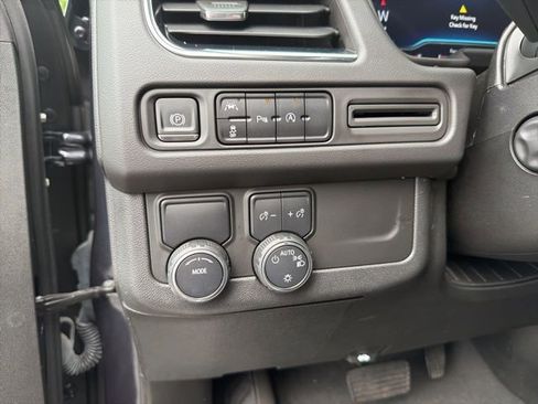 Used 2023 Chevrolet Suburban Premier RWD image 13