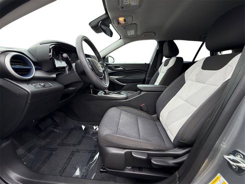 Used 2024 Chevrolet Trax LS w/ Driver Confidence Package image 9