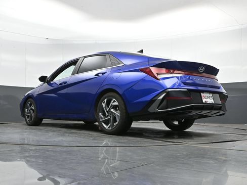 Used 2025 Hyundai Elantra SEL FWD image 44