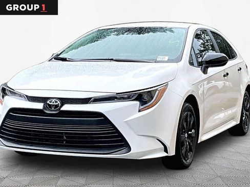 Used 2025 Toyota Corolla LE FWD image 1