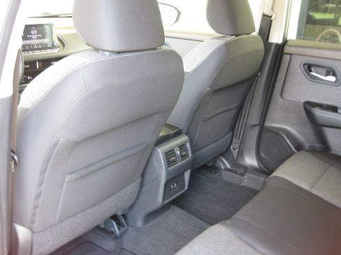 Used 2022 Nissan Rogue SV FWD image 28