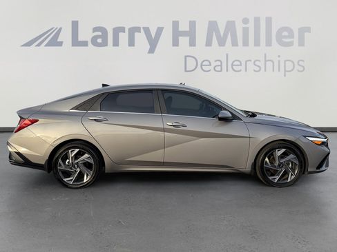 Certified 2024 Hyundai Elantra SEL w/ Convenience Package image 6