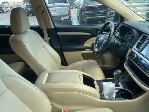 Used 2018 Toyota Highlander XLE FWD image 8