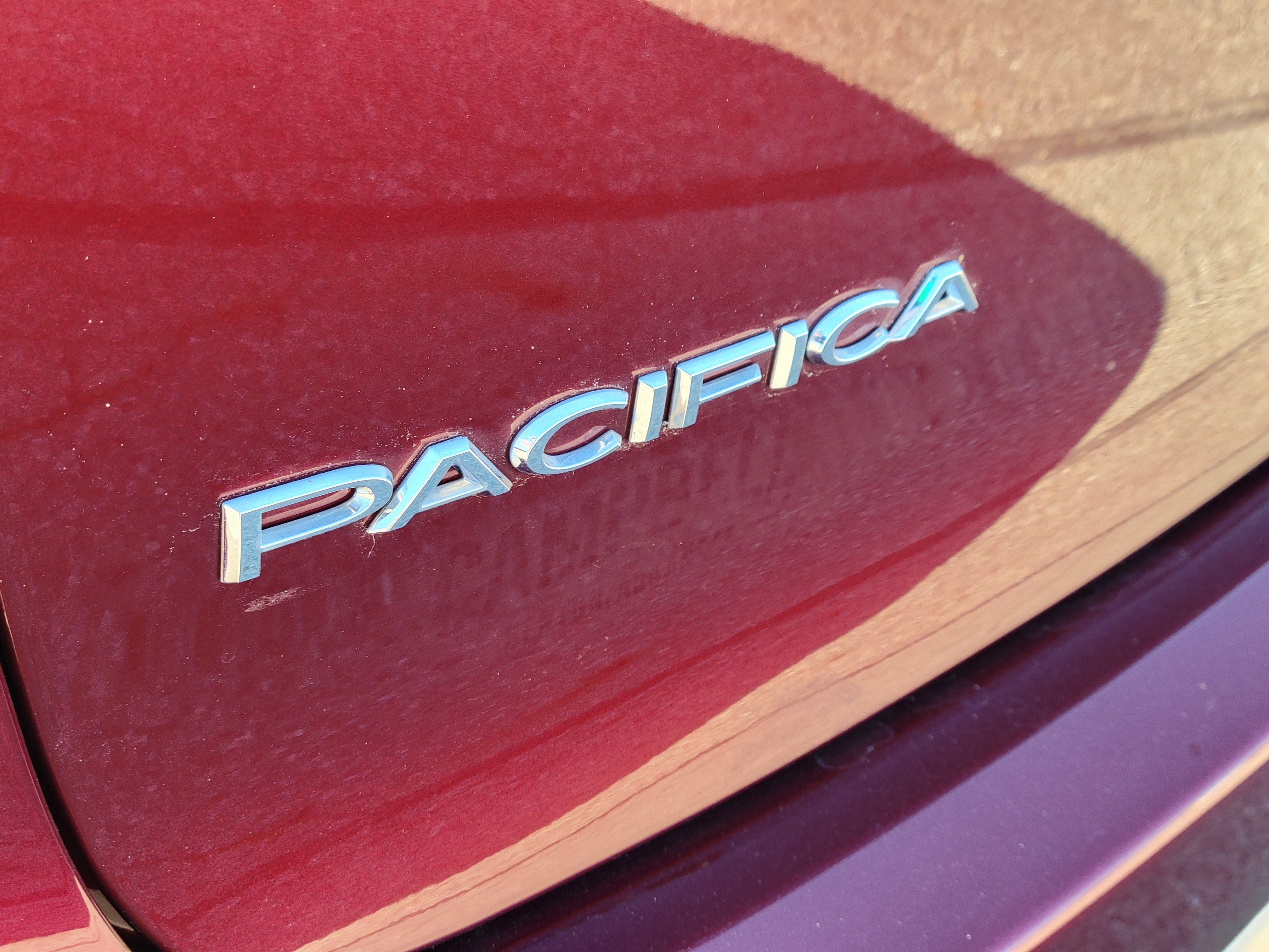 Used 2023 Chrysler Pacifica Touring-L FWD image 28