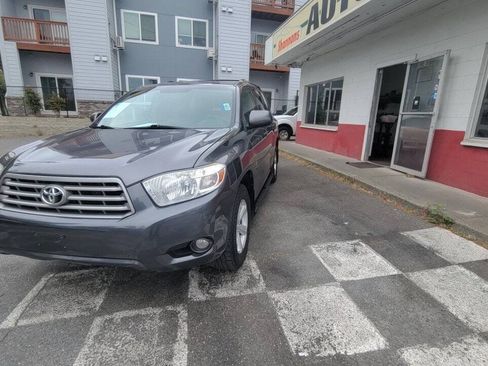 Used 2010 Toyota Highlander SE AWD/4WD image 7