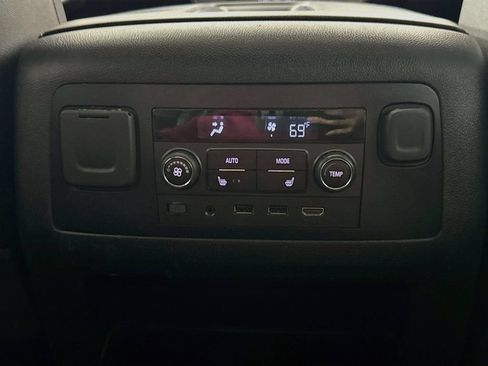 Used 2020 Chevrolet Suburban Premier AWD/4WD image 30