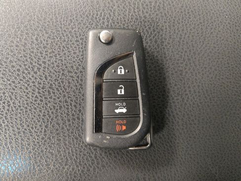 Used 2019 Toyota Camry SE image 32