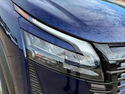 New 2026 Nissan Pathfinder SV w/ SV Premium Package FWD image 18