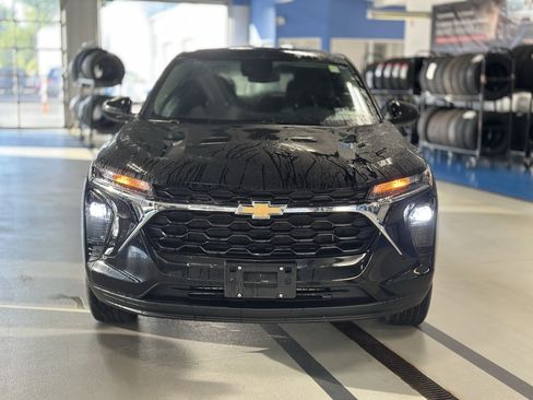 Used 2024 Chevrolet Trax LS FWD image 2