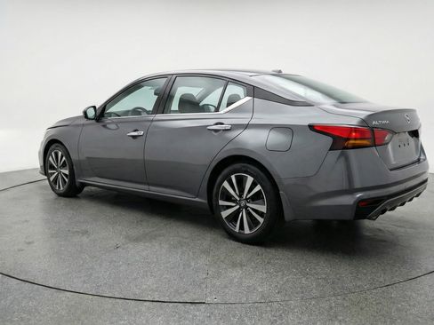 Used 2025 Nissan Altima 2.5 SV FWD image 6