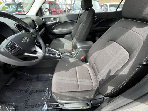 Used 2025 Hyundai Venue SEL FWD image 28