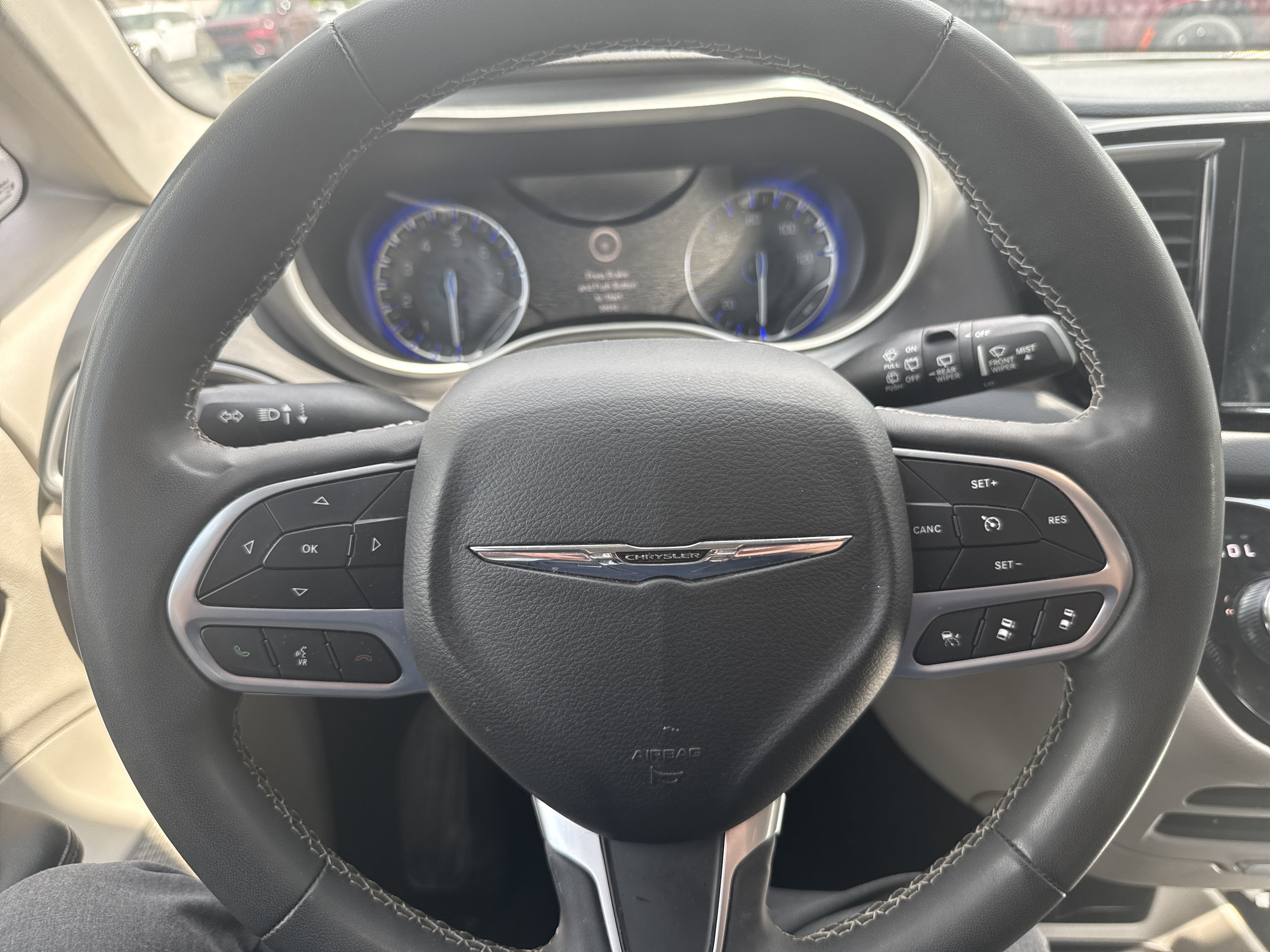 Used 2024 Chrysler Pacifica Touring-L FWD image 22