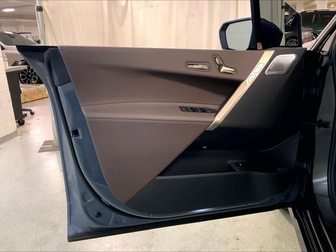 Used 2024 BMW iX xDrive50 w/ Premium Package image 22