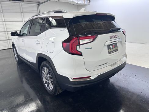 Used 2022 GMC Terrain SLT image 14