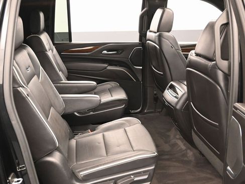 Used 2023 Cadillac Escalade ESV Premium Luxury image 38