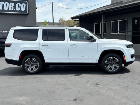 Used 2025 Jeep Wagoneer Series II AWD/4WD image 5