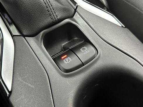 Used 2025 Toyota Corolla Cross LE image 18