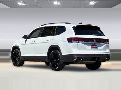 Used 2026 Volkswagen Atlas SE AWD/4WD image 3