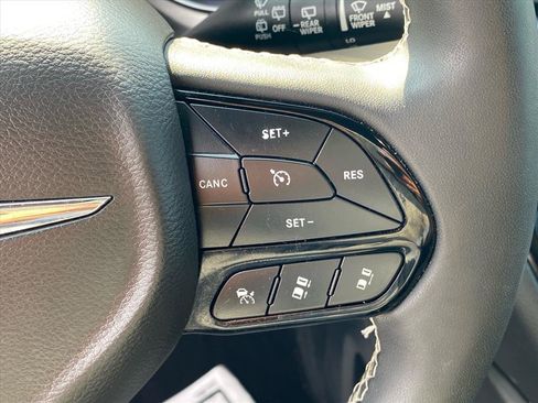 Used 2022 Chrysler Pacifica Limited w/ S Appearance Package FWD image 16