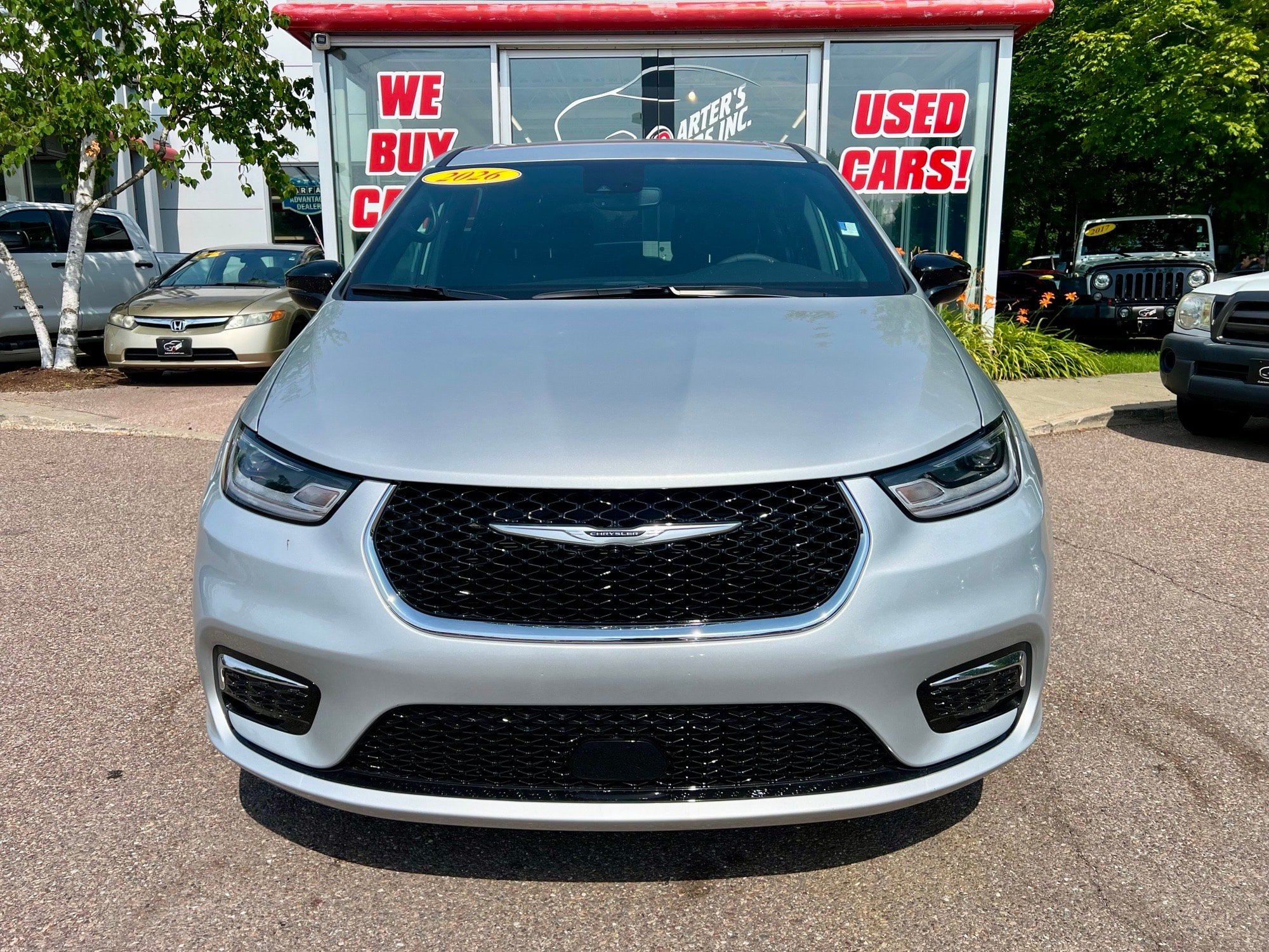 Used 2026 Chrysler Pacifica Select FWD image 3