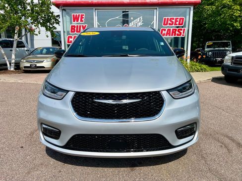 Used 2026 Chrysler Pacifica Select FWD image 3