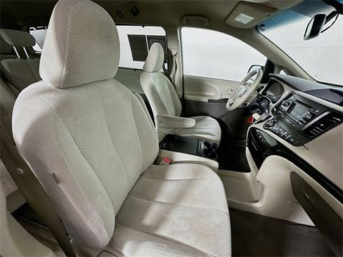 Used 2013 Toyota Sienna LE image 26