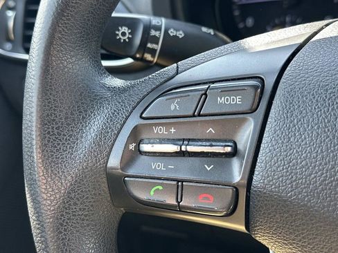 Used 2019 Hyundai Elantra GT FWD image 22