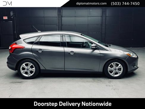 Used 2014 Ford Focus SE w/ SE Winter Package FWD image 8