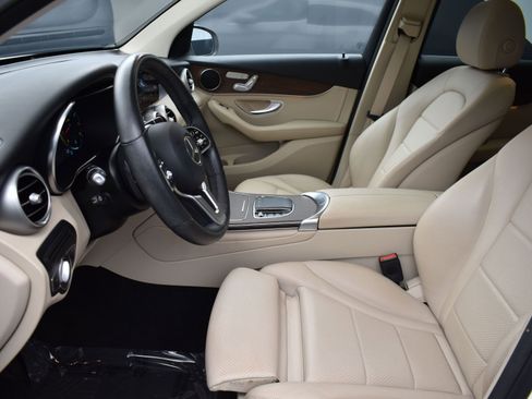 Used 2021 Mercedes-Benz GLC 300 GLC 300 w/ Premium Package image 11