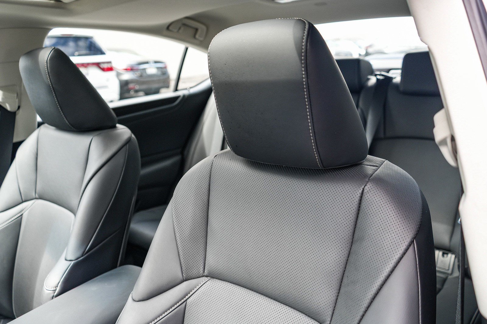 Used 2025 Lexus ES 300h w/ Premium Package FWD image 24