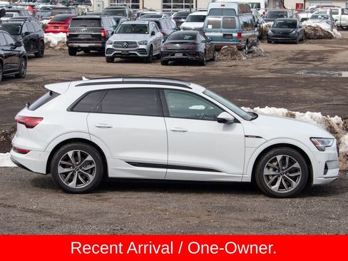 Used 2021 Audi e-tron Premium Plus w/ Premium Plus Package image 8