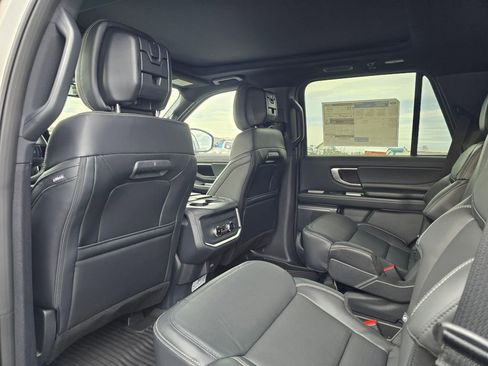 New 2026 Ford Expedition Platinum image 13