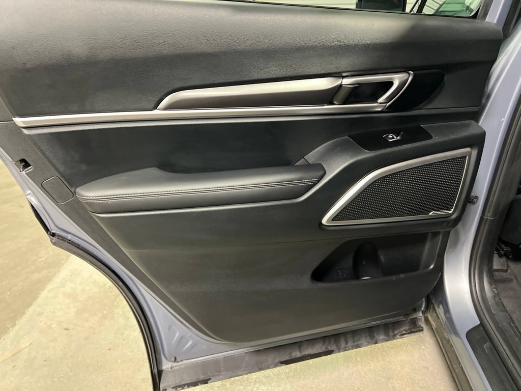 Used 2025 Kia Telluride S FWD image 19