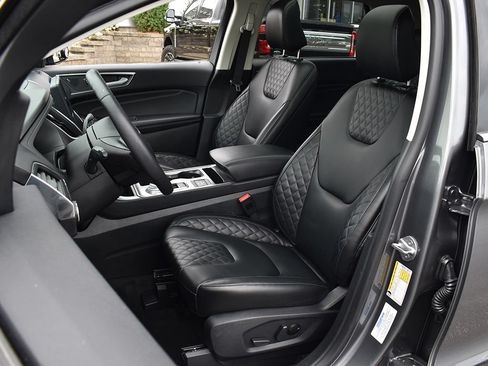 Certified 2024 Ford Edge Titanium AWD/4WD image 5