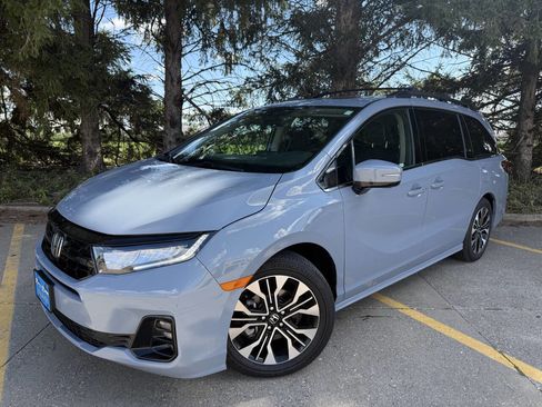 Used 2025 Honda Odyssey Elite image 3