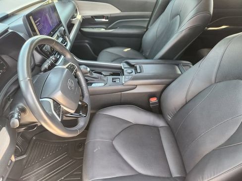 Used 2024 Toyota Grand Highlander FWD image 12