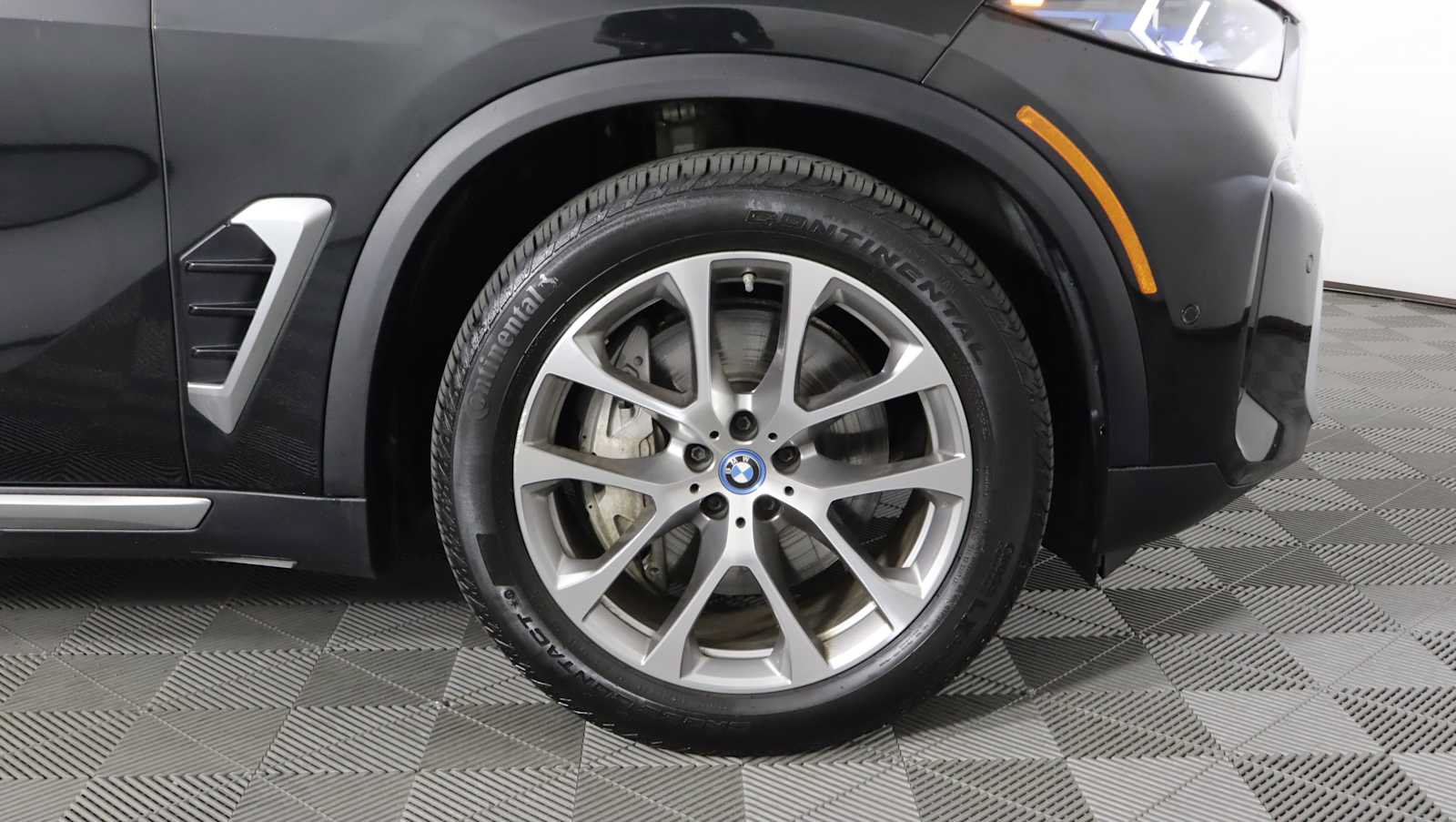 Used 2025 BMW X5 xDrive50e w/ Premium Package AWD/4WD image 7