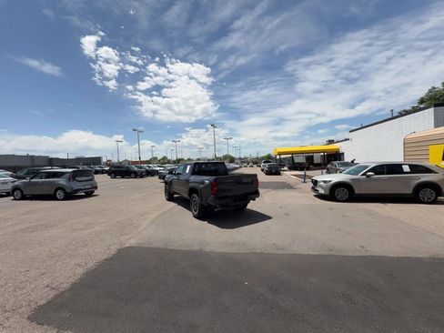 Used 2025 Toyota Tacoma TRD Off-Road AWD/4WD image 15